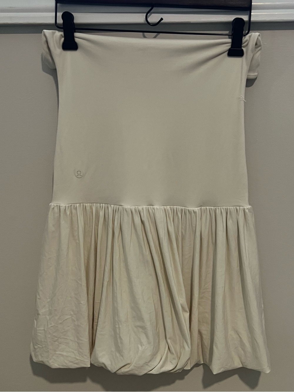 lululemon athletica Cream Ruffled Hem Mini Skirt